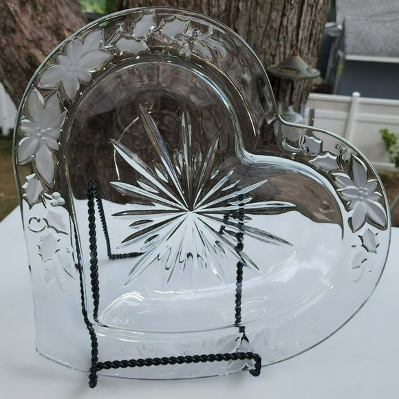 Mikasa Vintage Crystal Heart Shape Dish Frosted Raised leaves 13in - Picture 11 of 12